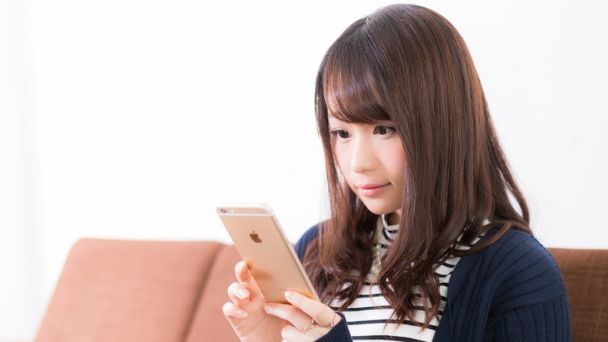 無駄な時間04：スマホをいじってゴロゴロするだけの休日