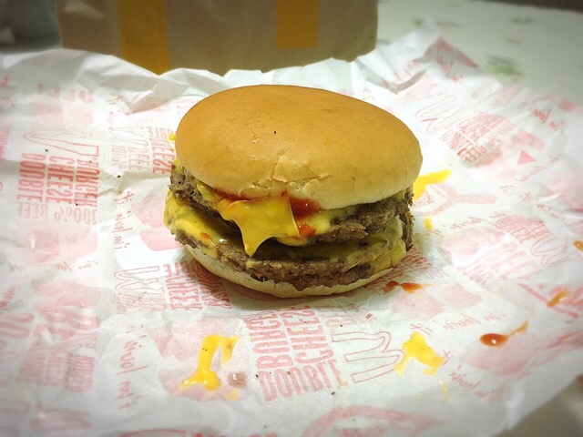 夜マックで買ったダブルチーズバーガーの中身