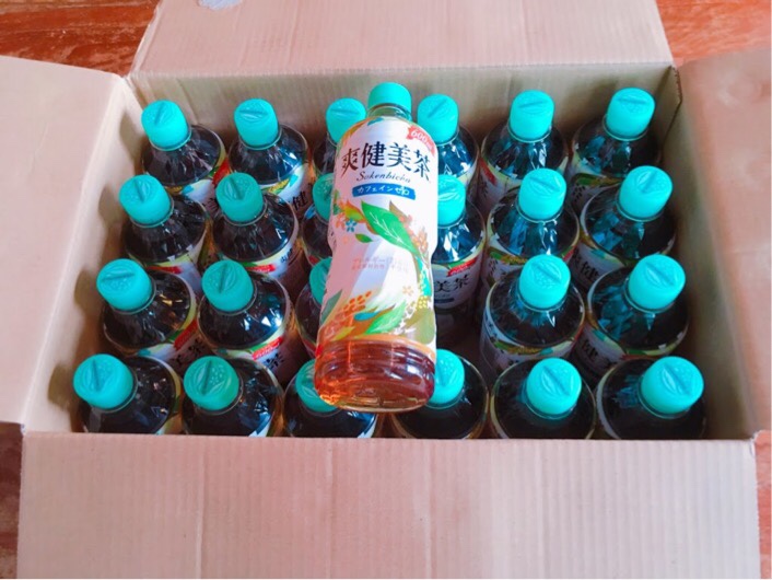 節約のためにまとめ買いした爽健美茶