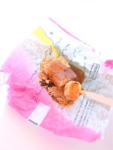 筑紫もちの美味しい食べ方は「冷やす&袋にひっくり返す」に決定!絶品です。